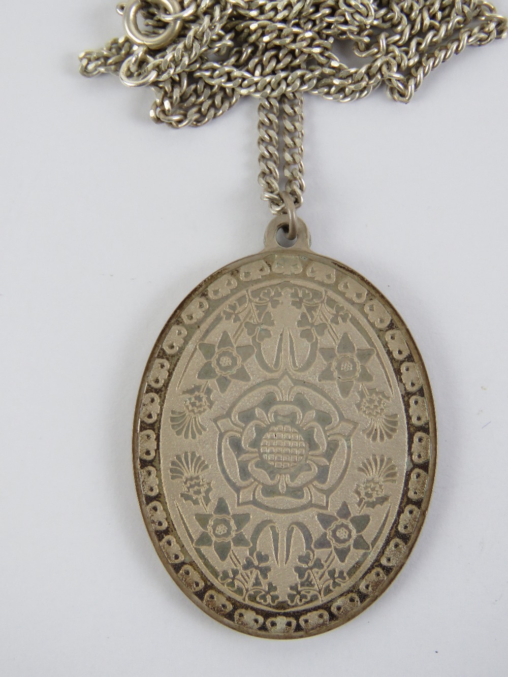 A Silver Franklin Mint commemorative pendant 'The Elizabeth R Silver Pendant',