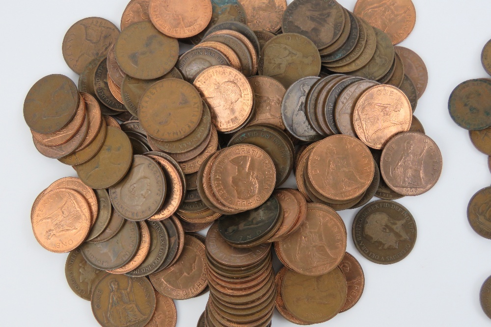 A quantity of British copper coinage - penny and half penny, total weight 2.2kg. - Image 2 of 3