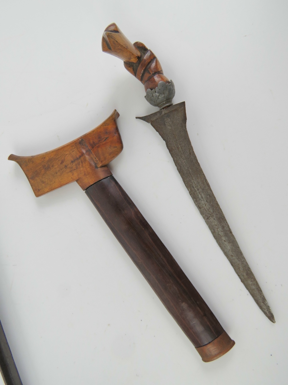 A cruciform dagger measuring 29. - Image 3 of 4