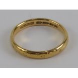 A 22ct gold ring having floral engraving throughout, hallmarked London, size M, 2.8g.