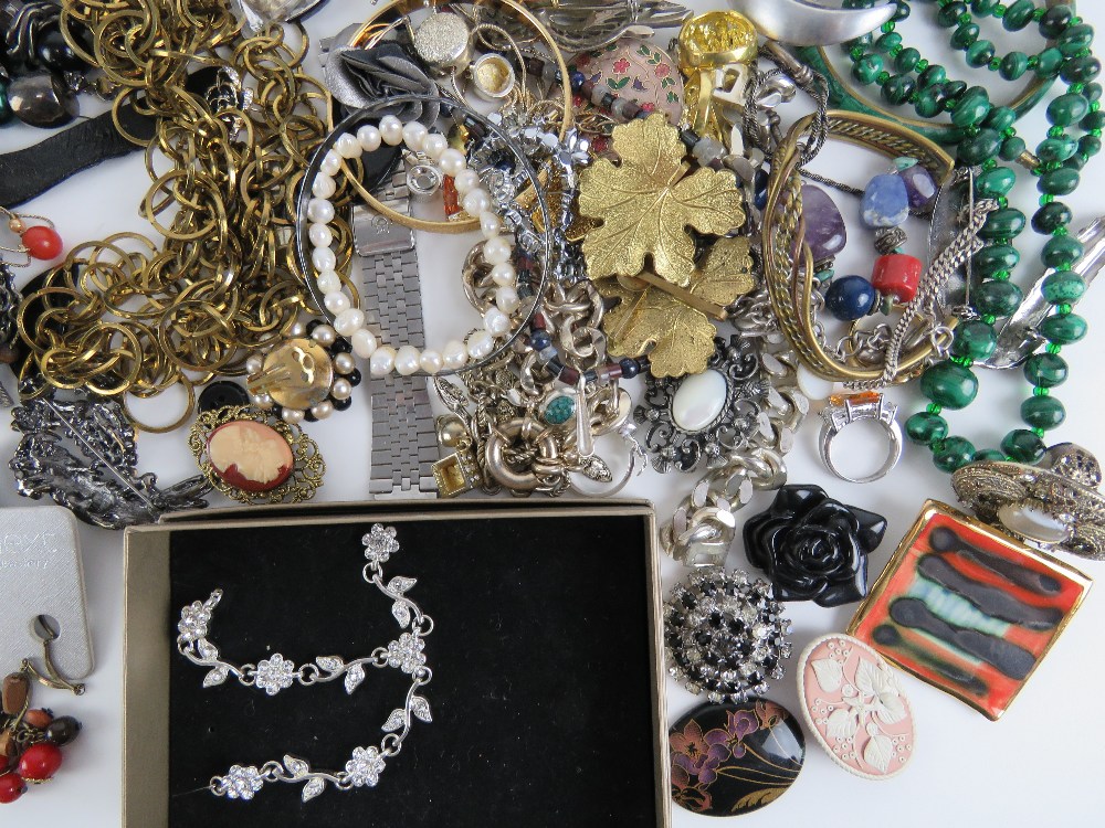 A quantity of costume jewellery including cut steel flower, malachite bead necklace and bangle, - Image 4 of 5