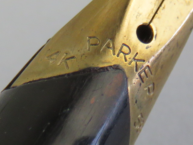 A Parker fountain pen having 14ct gold nib, 12ct rolled gold case and lid. - Image 4 of 5