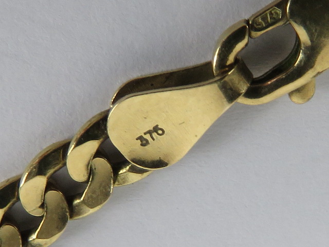 A 9ct gold flattened curb link chain necklace measuring 47.5cm in length, hallmarked 375. 16.3g. - Image 3 of 3