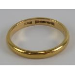 A 22ct hallmarked gold ring, size L, 2.6g.