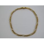 A 9ct gold alternating curb link chain bracelet measuring 18cm in length, hallmarked 375, 1.6g.