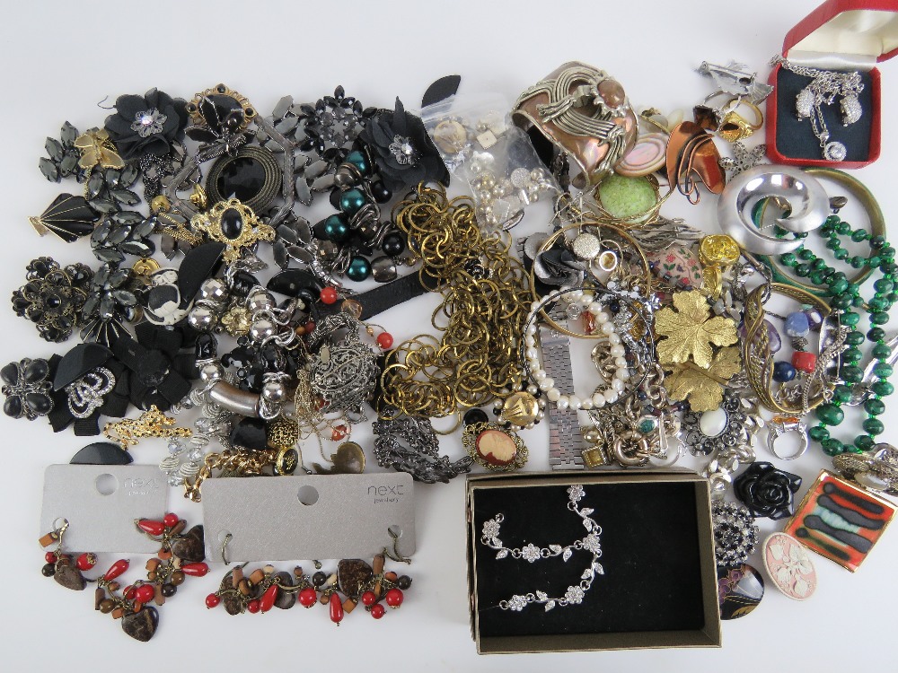 A quantity of costume jewellery including cut steel flower, malachite bead necklace and bangle,