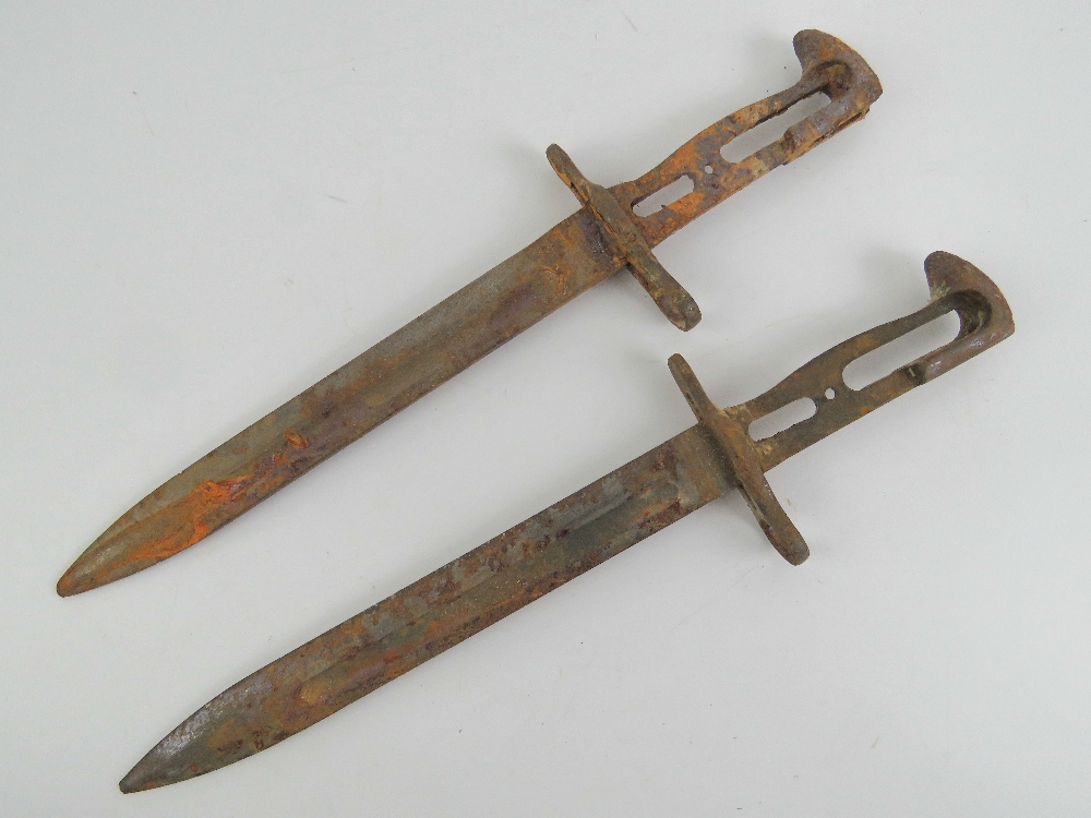 Two M1 Garand bayonets in relic conditio - Image 2 of 4