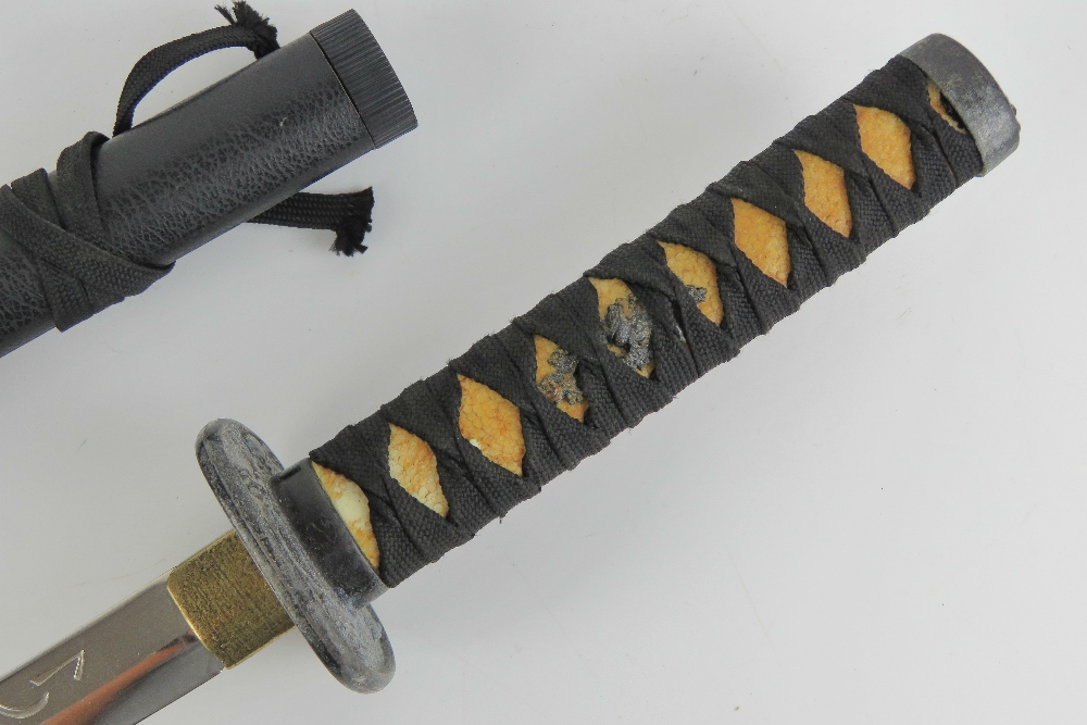 A contemporary display katana, 47cm blade, with scabbard. - Image 3 of 6