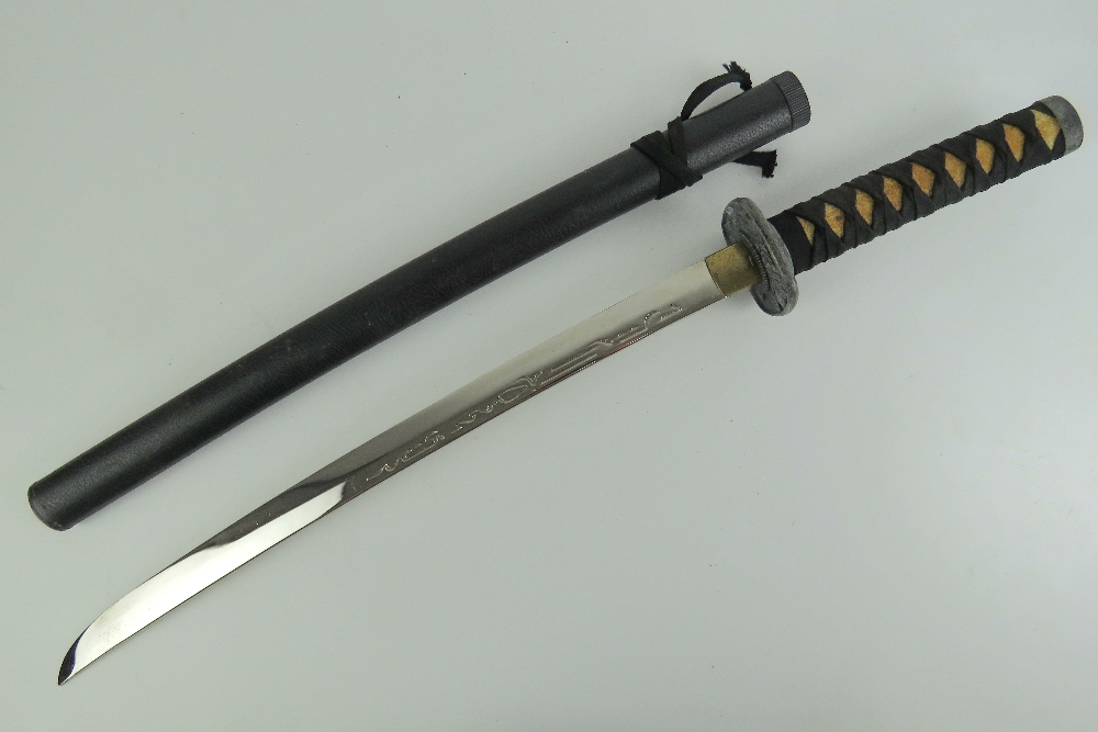 A contemporary display katana, 47cm blade, with scabbard. - Image 2 of 6