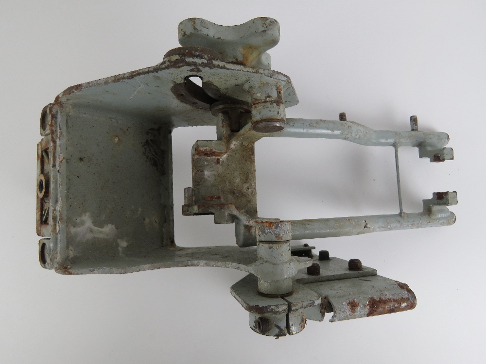 A GPMG vehicle pintle. - Image 3 of 5