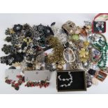 A quantity of costume jewellery includin