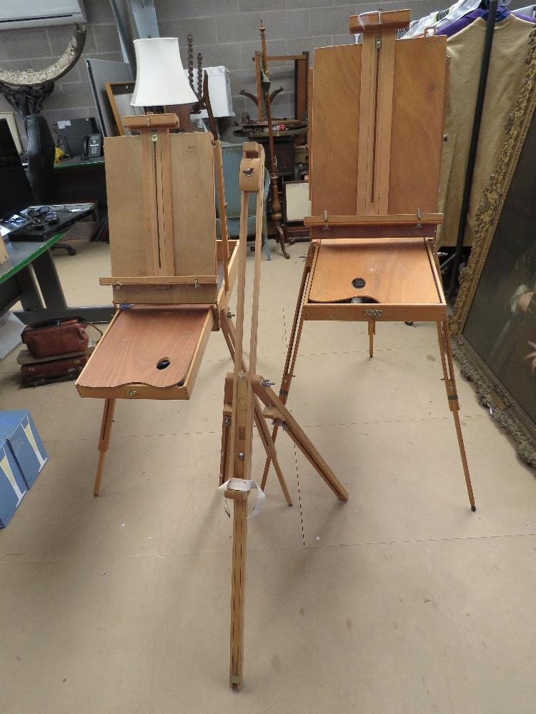 Two artists freestanding easel paint boxes, Julian of Paris and Maybeth of Italy, - Image 2 of 8