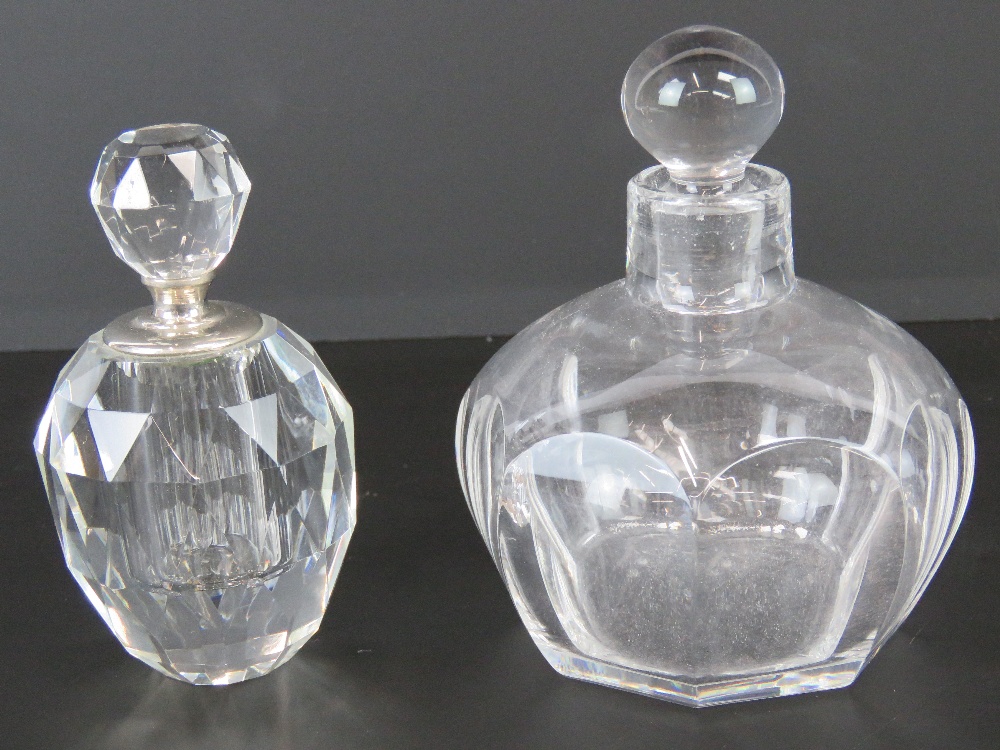 An art glass perfume bottle with atomiser together with two other glass perfume bottles. - Image 3 of 3