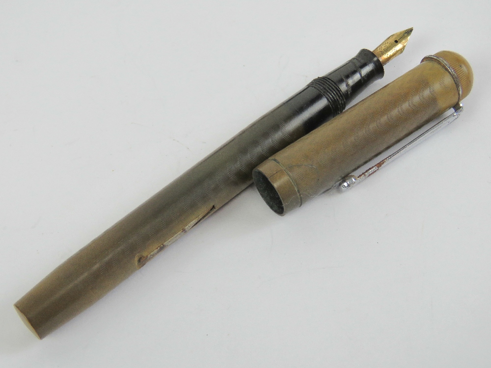 A John Bull No2 vintage 'self-filling' fountain pen having 14ct gold nib. - Bild 3 aus 5