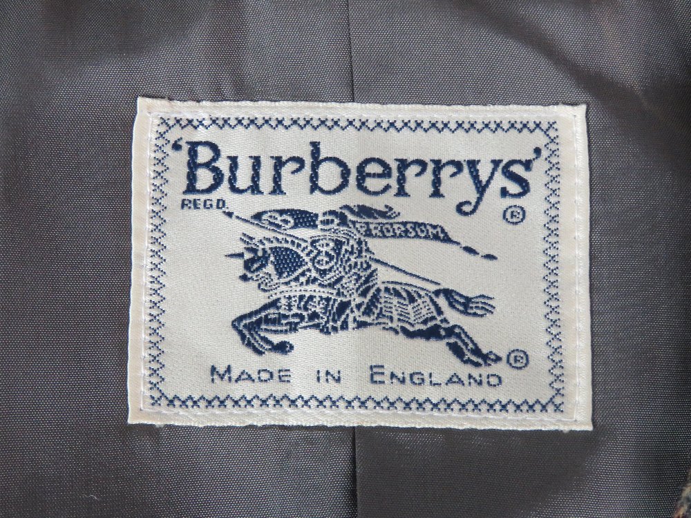 Burberry; A pure lambs wool ladies tweed suit jacket and skirt having suade elbow patches. - Image 3 of 9