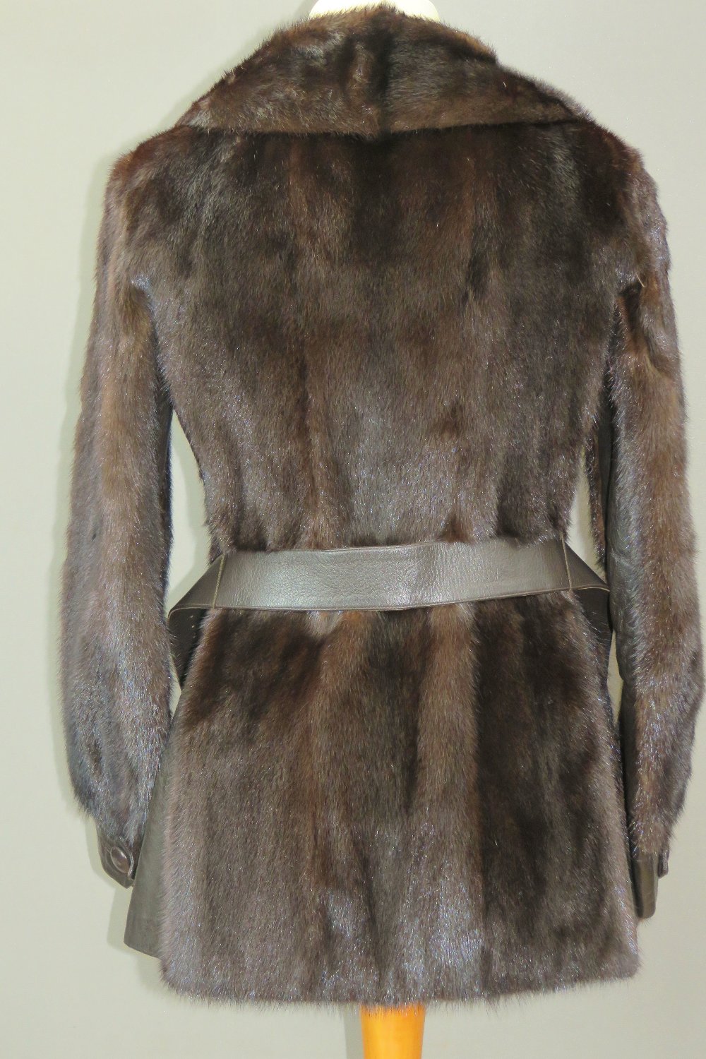 Maxwell Croft London; a vintage leather and fur ladies coat. - Image 5 of 5