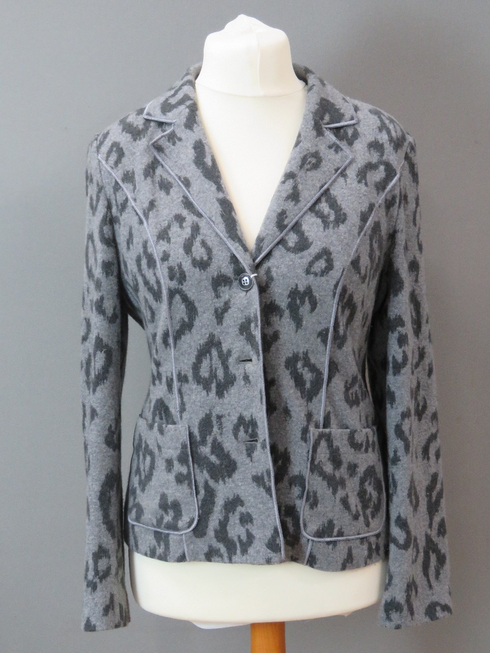 Betty Barclay; Ladies jacket and trousers, jacket being 80% virgin wool UK size 14, - Image 2 of 9