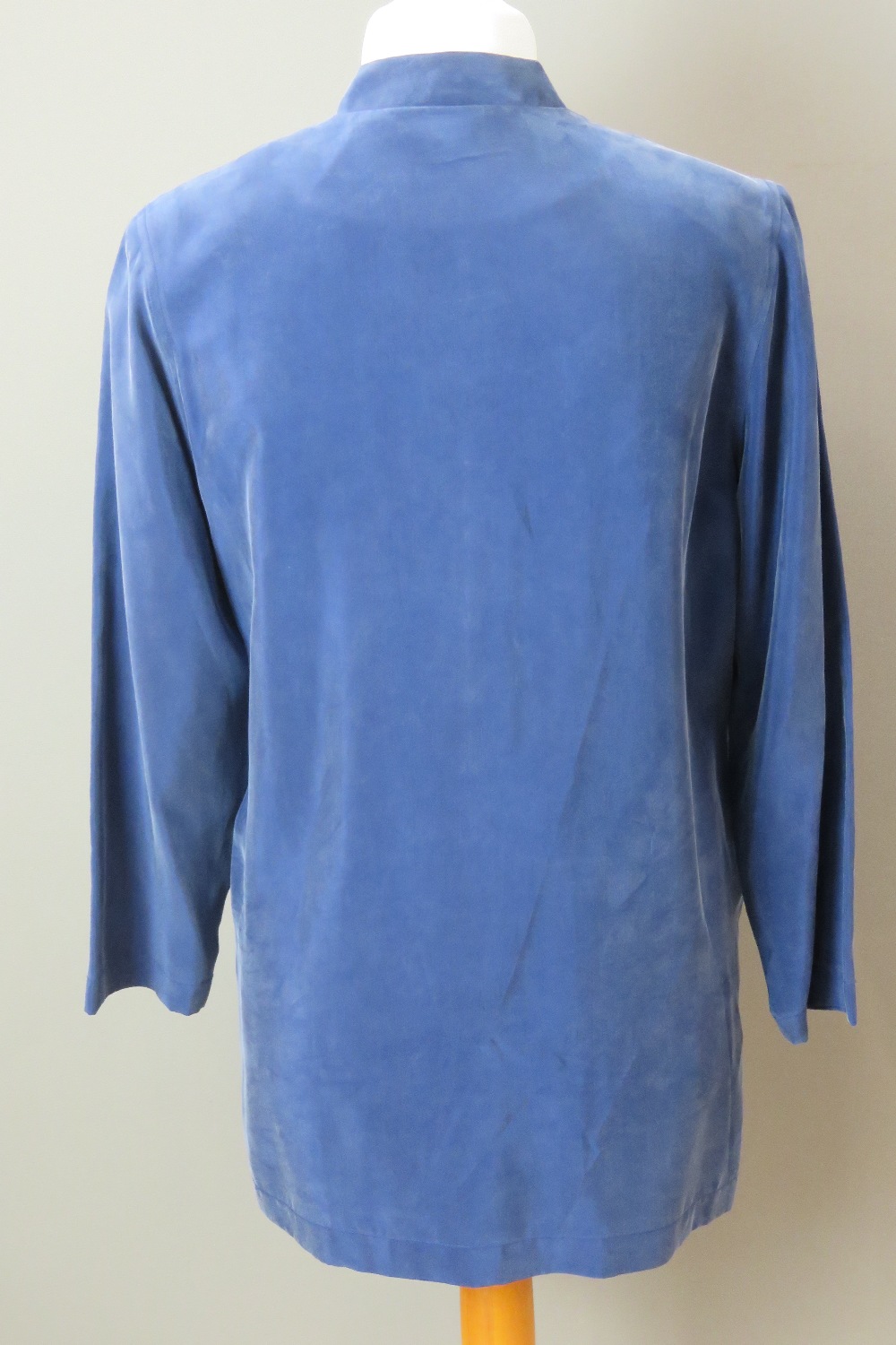 A 100% silk ladies shirt having 'gilt' buttons. - Image 2 of 4
