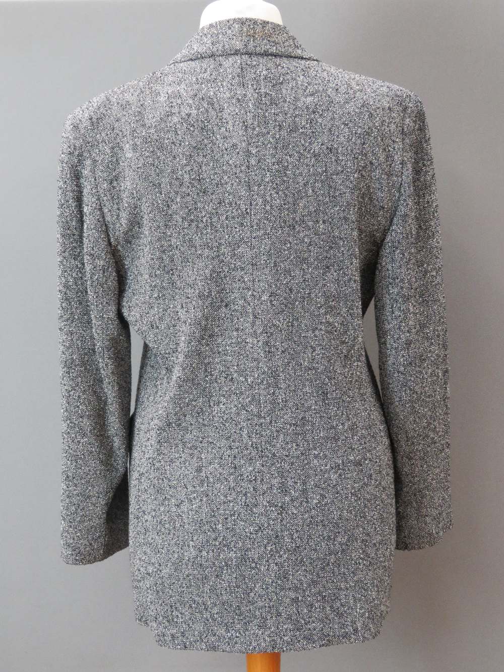 A ladies 40% wool jacket by Windsmoor. - Image 2 of 4