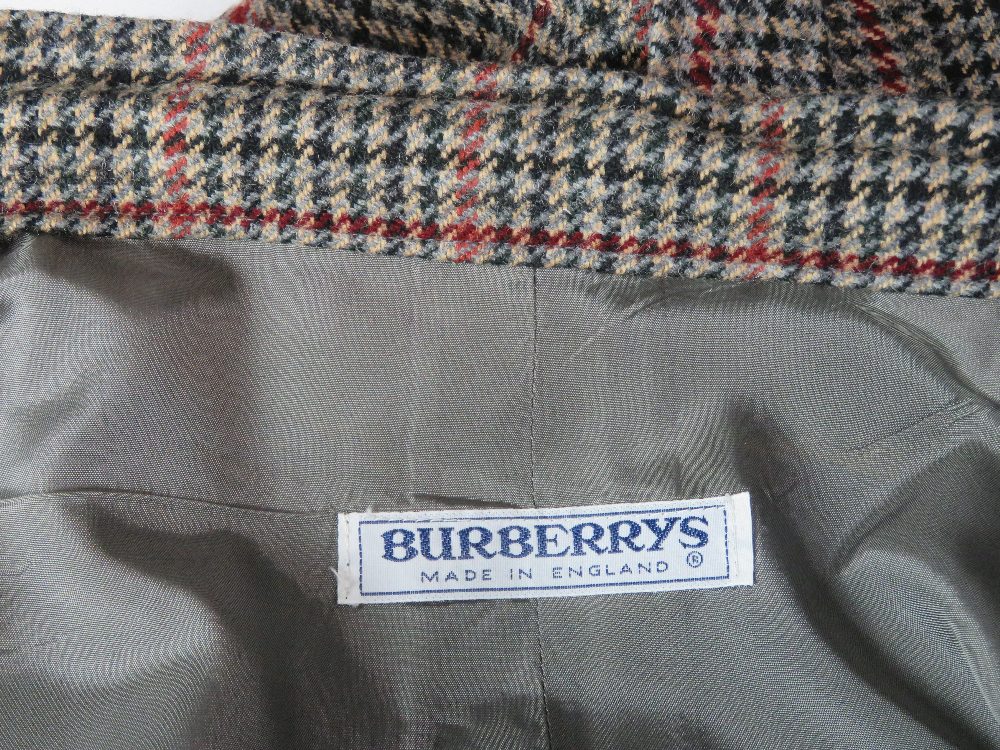 Burberry; A pure lambs wool ladies tweed suit jacket and skirt having suade elbow patches. - Image 8 of 9