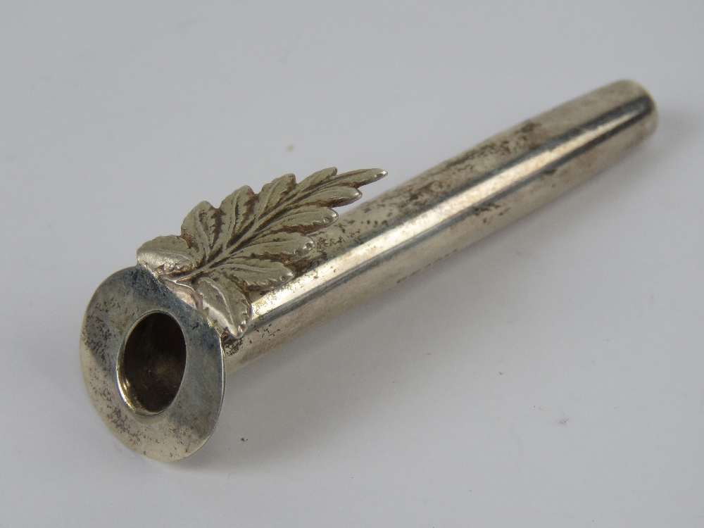 A HM silver buttonhole flower or posy holder having fern leaf design, hallmarked for Birmingham. - Image 2 of 3