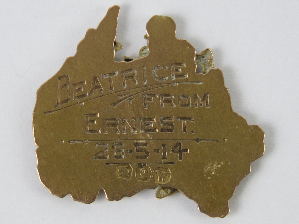 A 9ct gold Australian souvenir, hallmarked, engraved Beatrice from Ernest 26-5-14, 2.1g. - Image 2 of 3