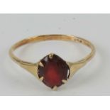 A 9ct gold and garnet ring, size N-O, 1.1g.