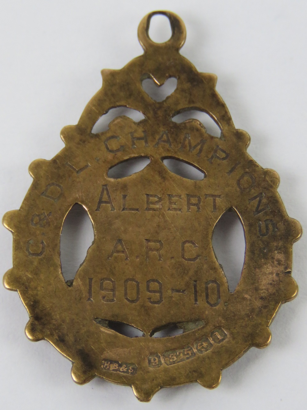 A 9ct gold fob 'C&DL Champions Albert ARC 1909-10', hallmarked 375, 5.2g. - Image 2 of 3