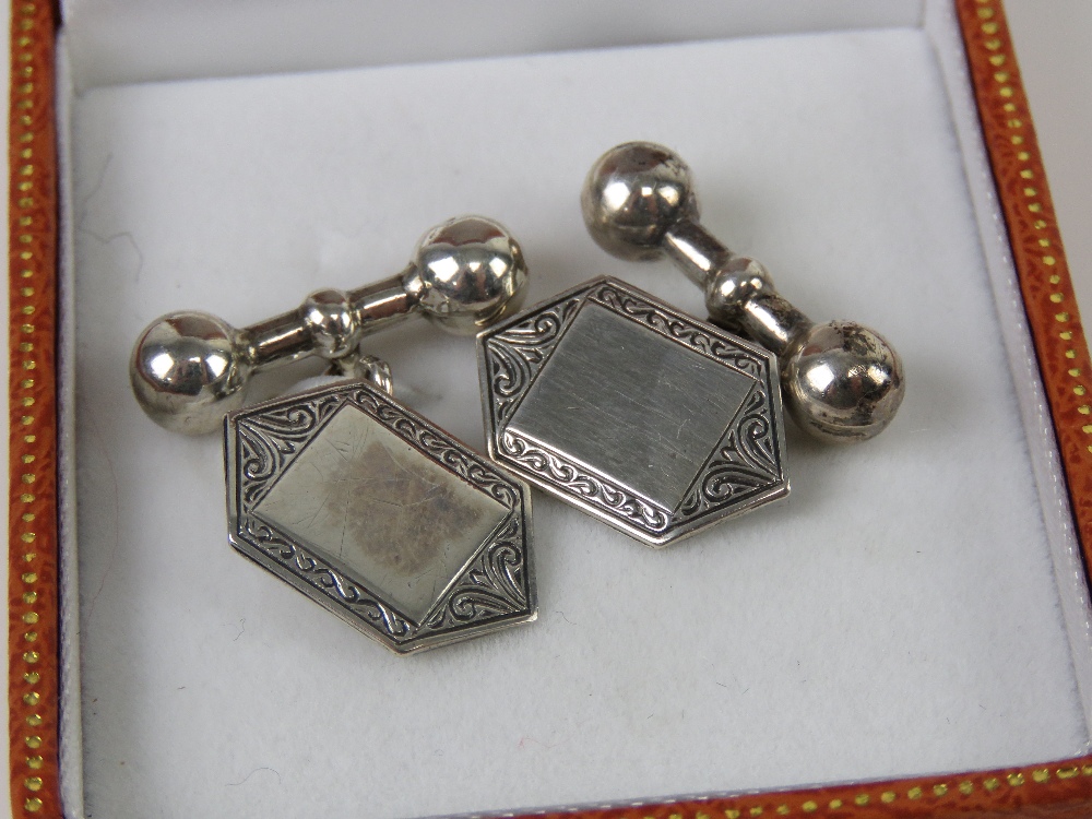 A pair of Sterling silver cufflinks, un-engraved, in presentation box.