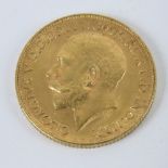 A 22ct gold 1912 George V sovereign, 8g.