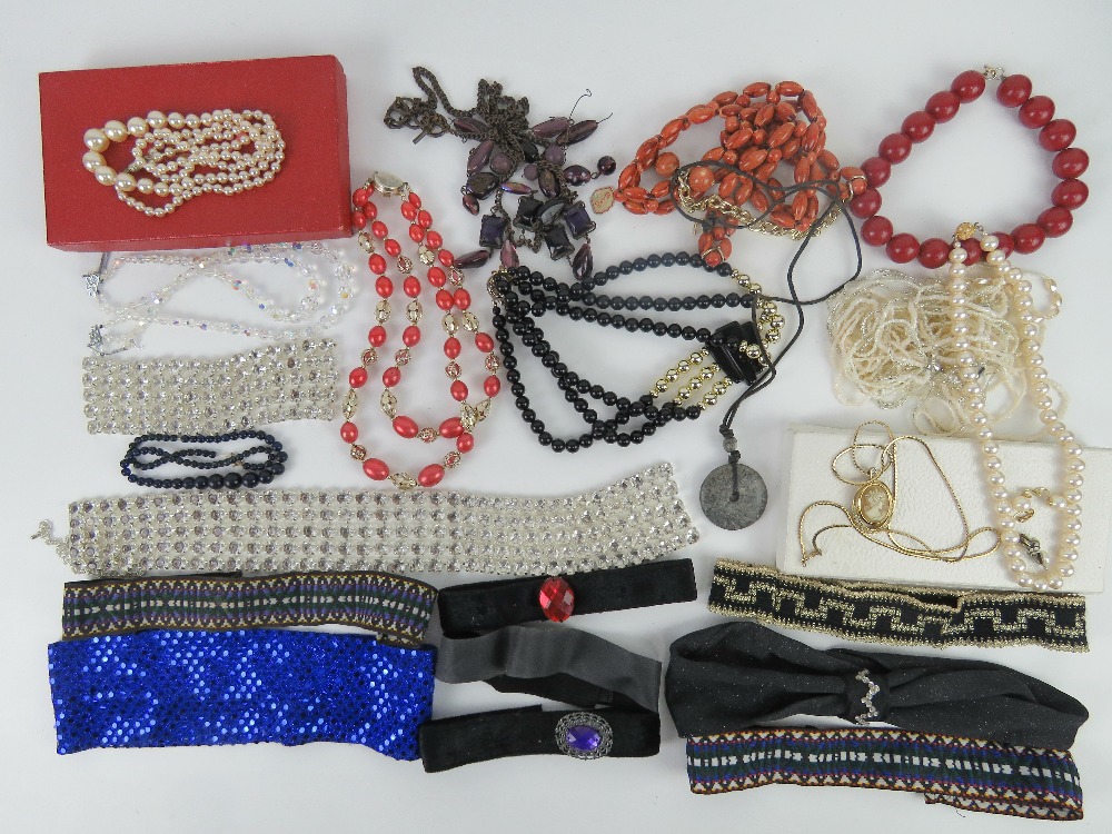 A quantity of vintage jewellery inc a Trafari pendant with Trafari chain,