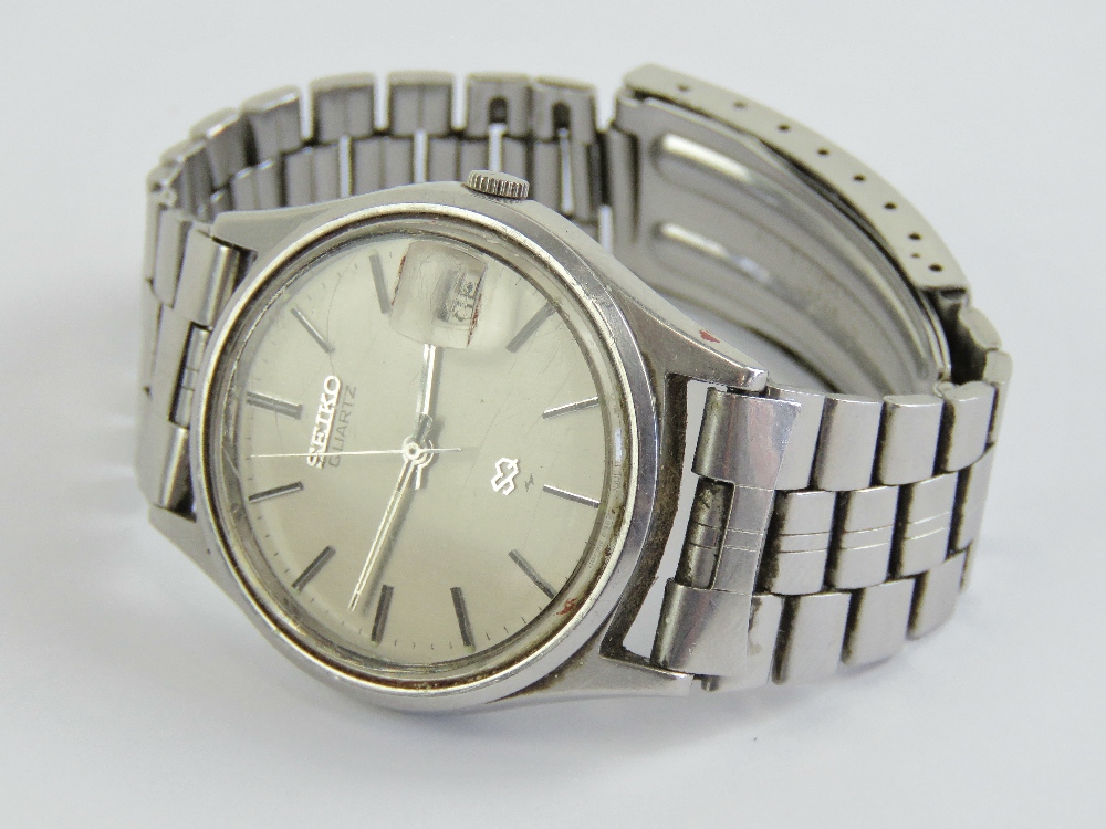 A Seiko wristwatch having grey dial, date aperture, marked Japan 6922-700L R, stainless steel back. - Image 3 of 3