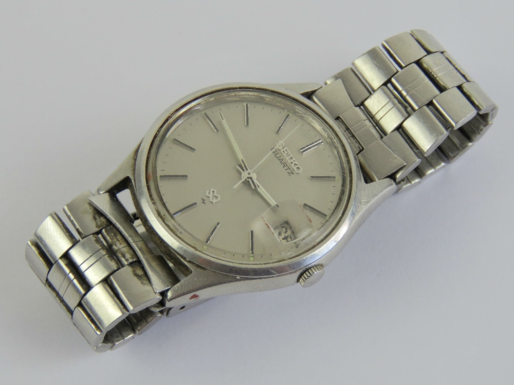 A Seiko wristwatch having grey dial, date aperture, marked Japan 6922-700L R, stainless steel back.