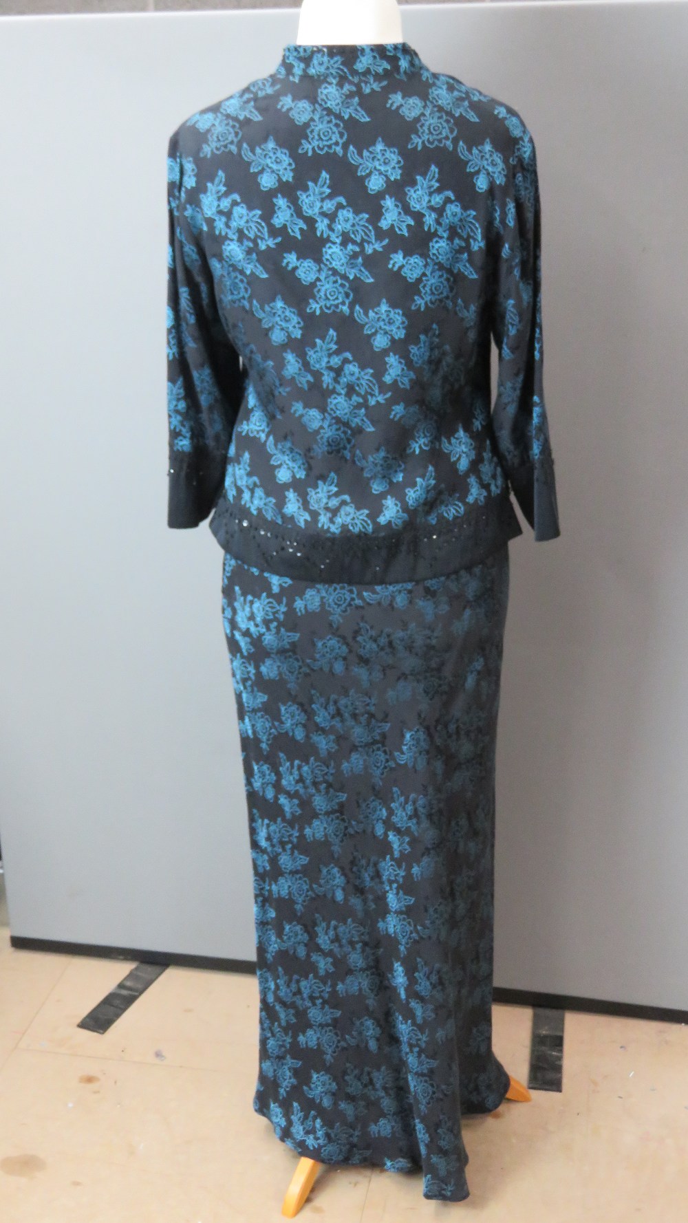 Monsoon; a silk blend jacket and skirt set, 65% silk, jacket UK size 14, skirt UK size 16. - Image 2 of 6