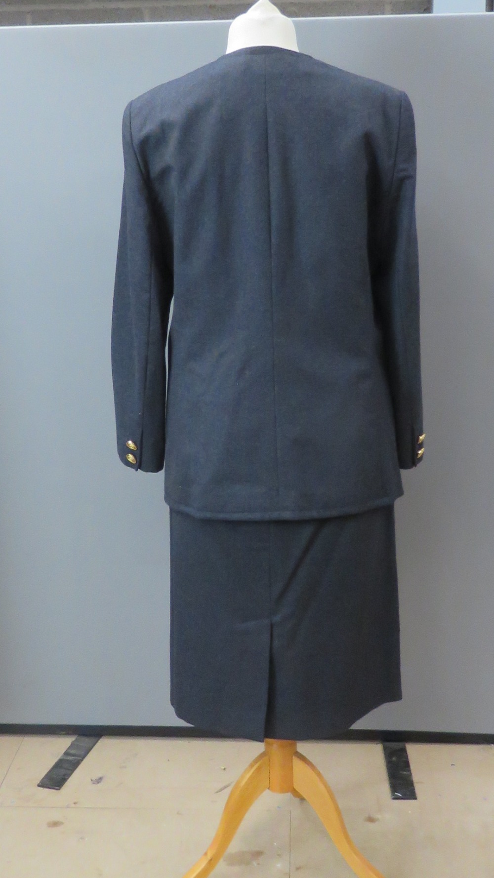 Viyella; 100% pure new wool ladies jacket and skirt, jacket UK size 16, skirt UK size 14, - Image 2 of 7