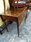 AN EARLY 19th.C.MAHOGANY PEMBROKE TABLE WITH END DRAWER ON SQUARE TAPERED LEGS AND BRASS CASTERS.