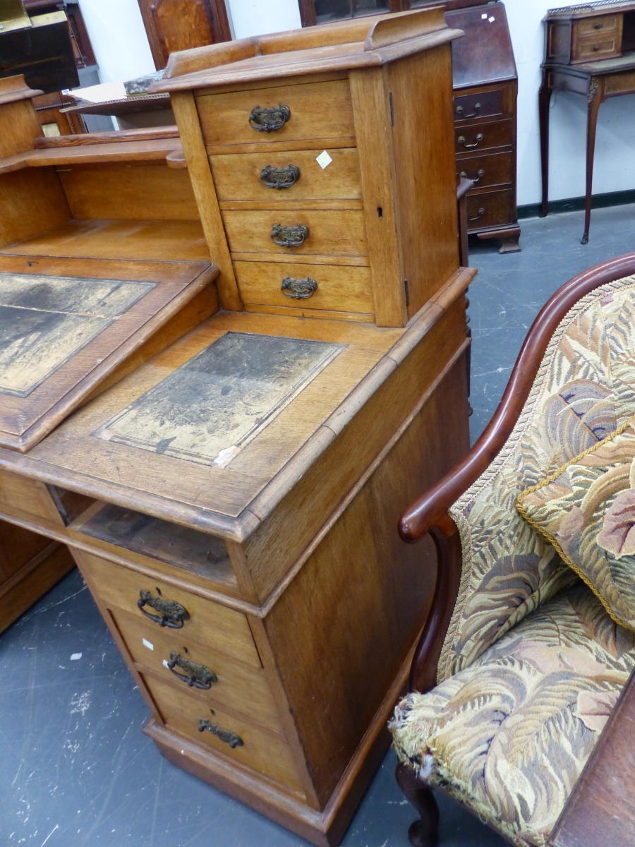 AN OAK PEDESTAL DICKENS DESK, THE LEATHER INSET FALL FLANKED BY FURTHER INSETS BEFORE - Image 7 of 9
