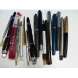 A COLLECTION OF PENS INCLUDING PARKER, ONE MARKED MONT BLANC ETC.