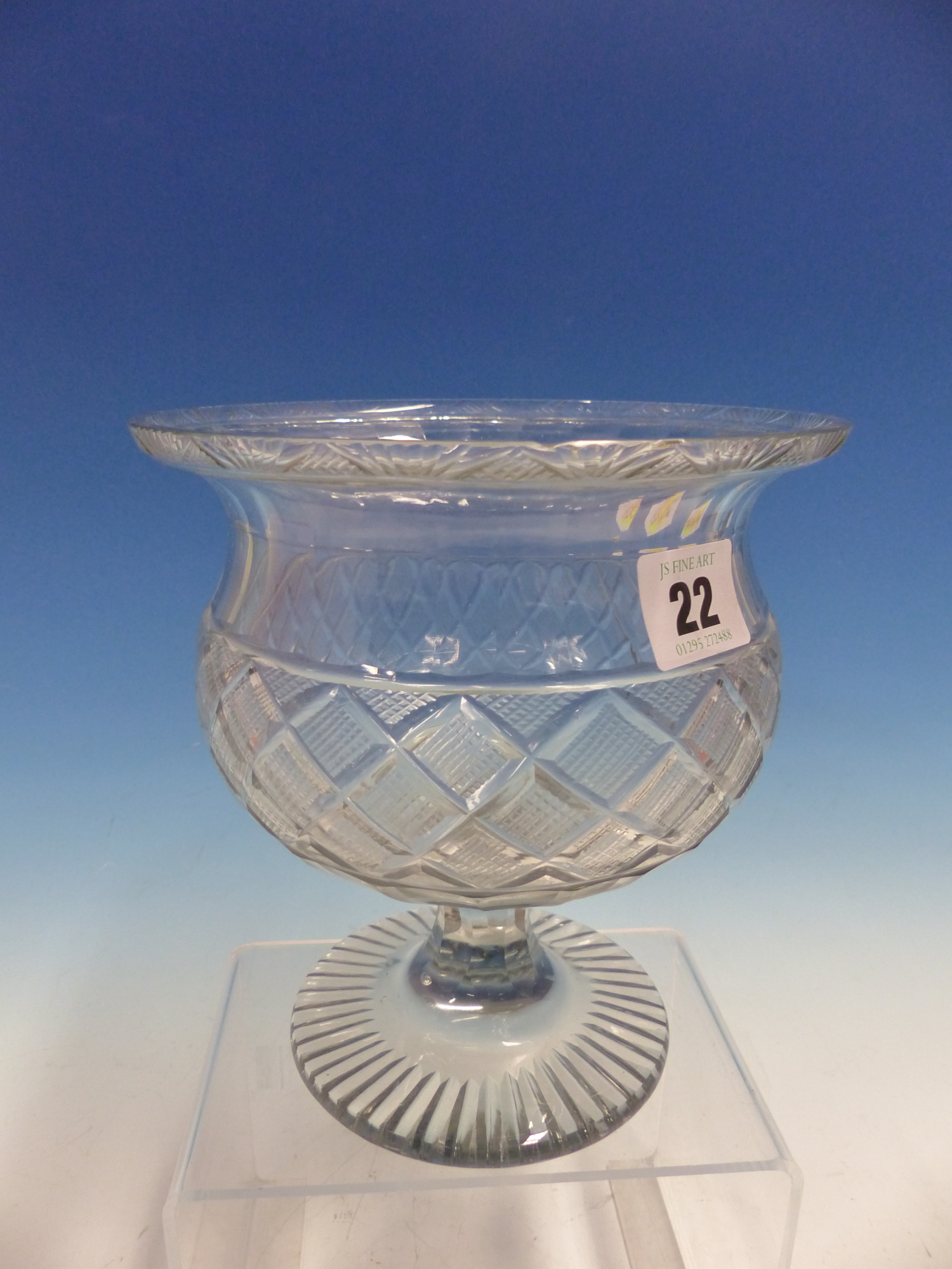 A FOOTED THISTLE SHAPED CLEAR GLASS BOWL, THE BODY WITH STRAWBERRY CUT DIAMOND DIAPER BAND ABOVE