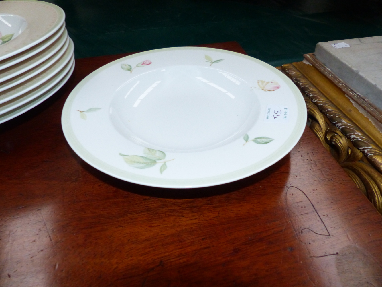 A VILLEROY AND BOCH FLOREA PATTERN PART DINNER SERVICE WITH GREEN RIM BANDS ENCLOSING FLOWER - Image 10 of 12