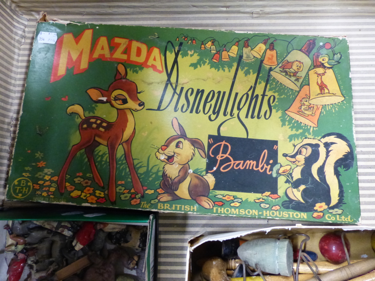 A VINTAGE TRUNK CONTAINING VARIOUS GAMES, TOYS, HANDBAGS, ETC TO INCLUDE A MAZDA SET OF DISNEY - Image 7 of 7