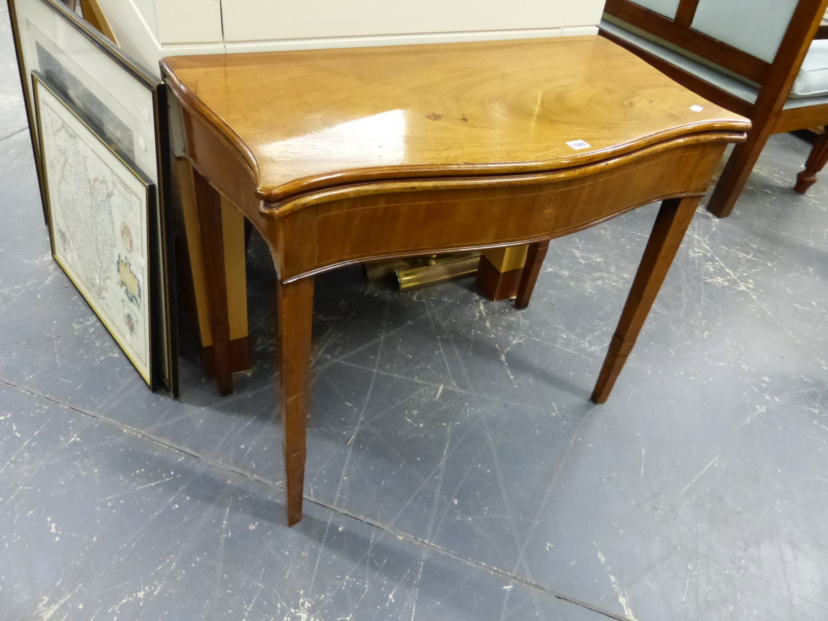 A REGENCY MAHOGANY FOLD OVER CARD TABLE WITH SERPENTINE FRONT ON SQUARE TAPERED LEGS. 86 x 88 x H. - Image 2 of 12