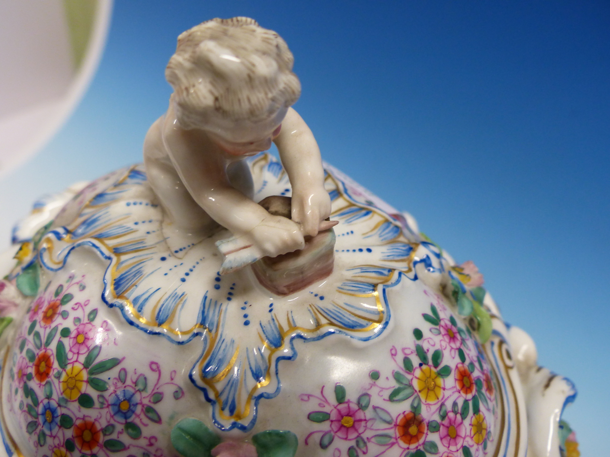 A PASSAU COVERED PORCELAIN BOWL PAINTED WITH BLUE ROCOCO FRAMED RESERVES OF A WATER MILL AND OF A - Image 11 of 11