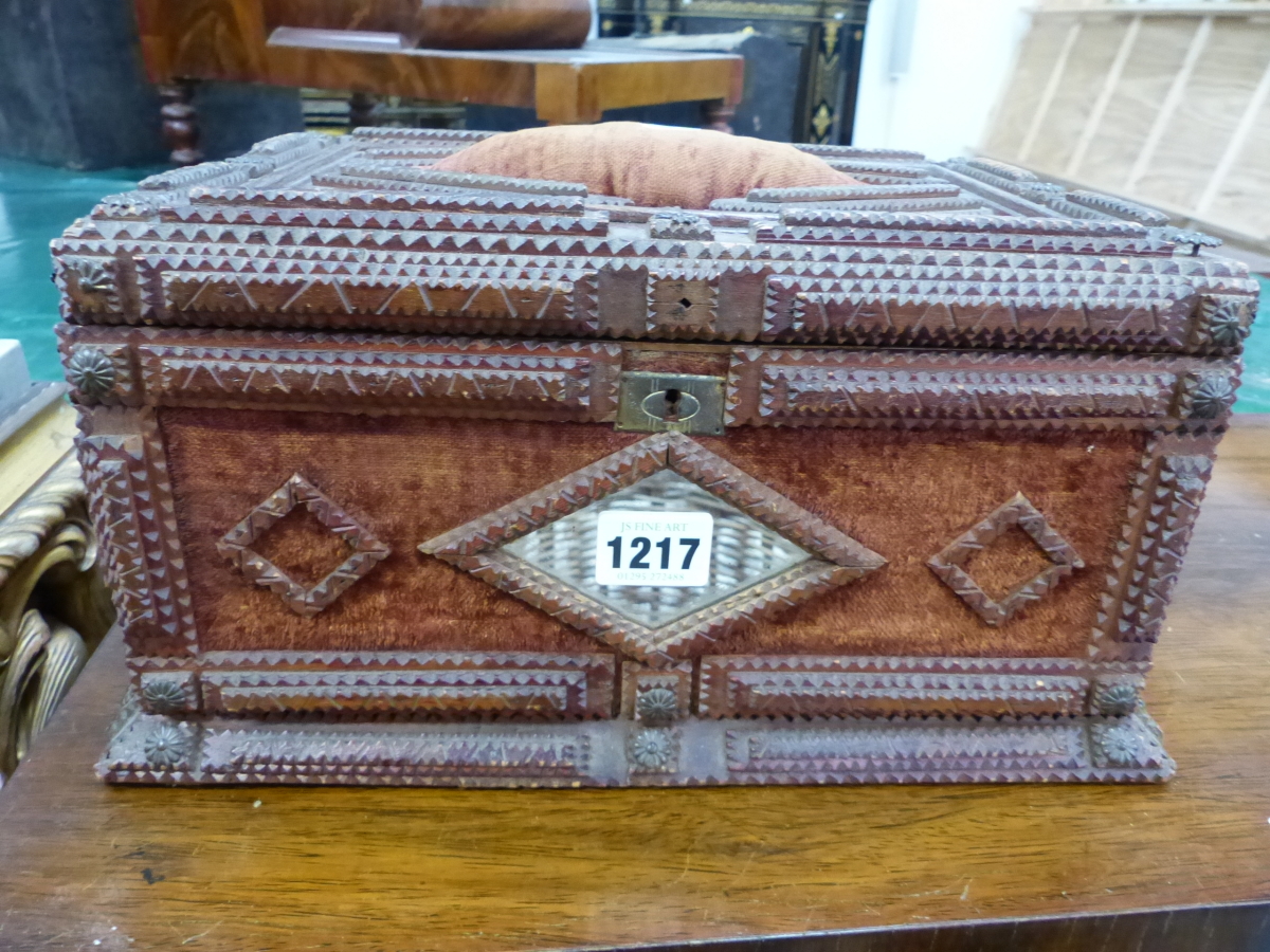 A TRAMP ART CASKET, THE CHIP CARVED WOOD WORK EDGING BROWN VELVET, THE FRONT AND BACK WITH CENTRAL - Image 3 of 24