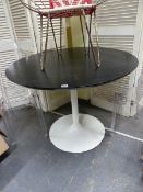 AN ARKANA STYLE BLACK TOPPED CIRCULAR TABLE ON WHITE ENAMELLED COLUMN AND CIRCULAR FOOT. Dia 102 x H