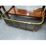 AN EARLY 19th.C.BRASS TOP MESH FIREGUARD. W.85cms.