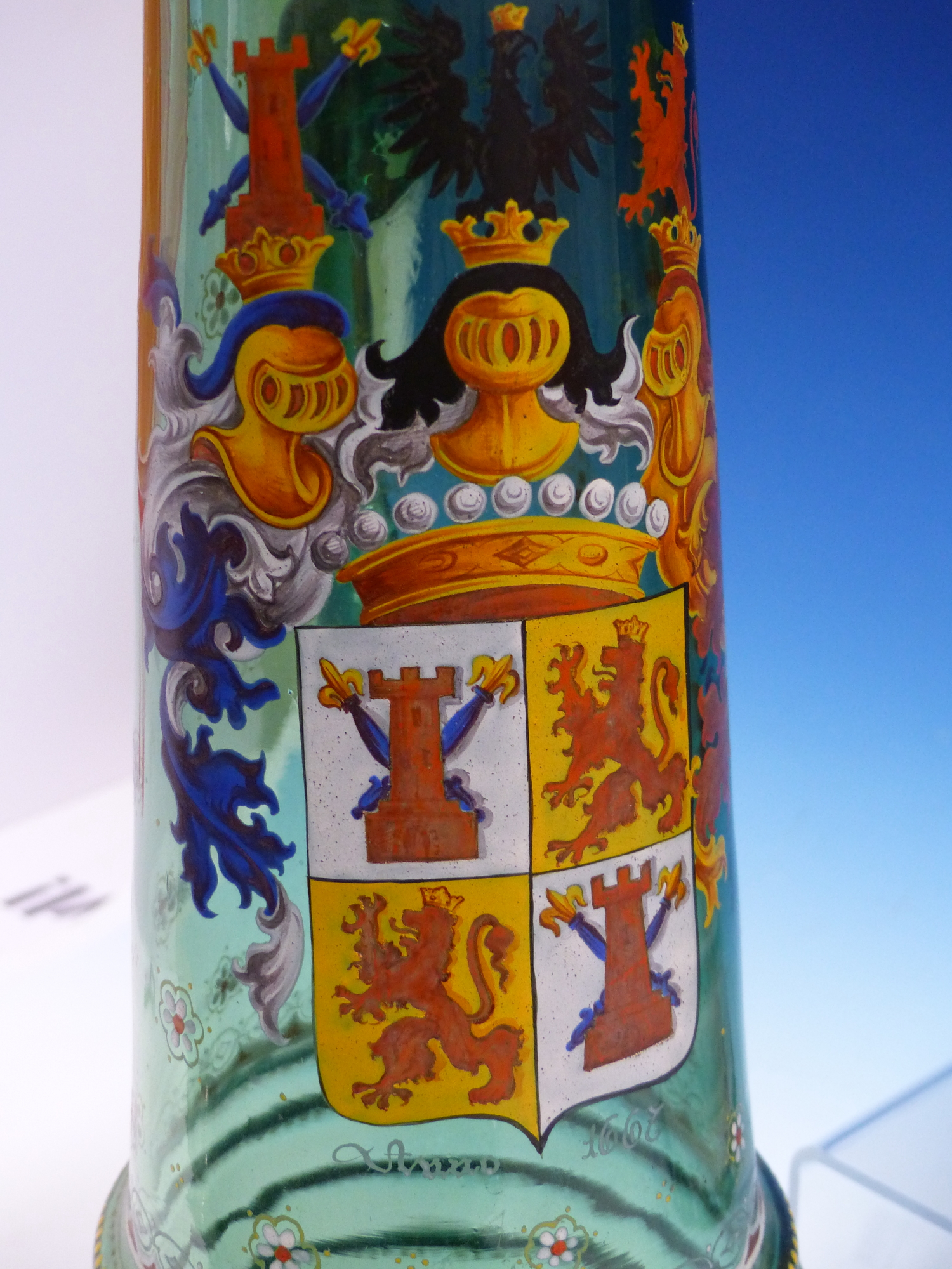 A KUHR PORCELAIN PEWTER LIDDED TANKARD DECORATED FOR A MUNICH CAVALRY BATTALION. H 31.5cms. TOGETHER - Image 3 of 11