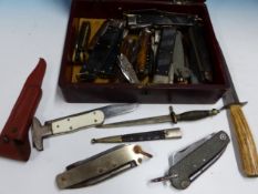 A JAPANESE LACQUER BOX OF PENKNIVES, FOLDING KNIVES AND TWO DAGGERS.
