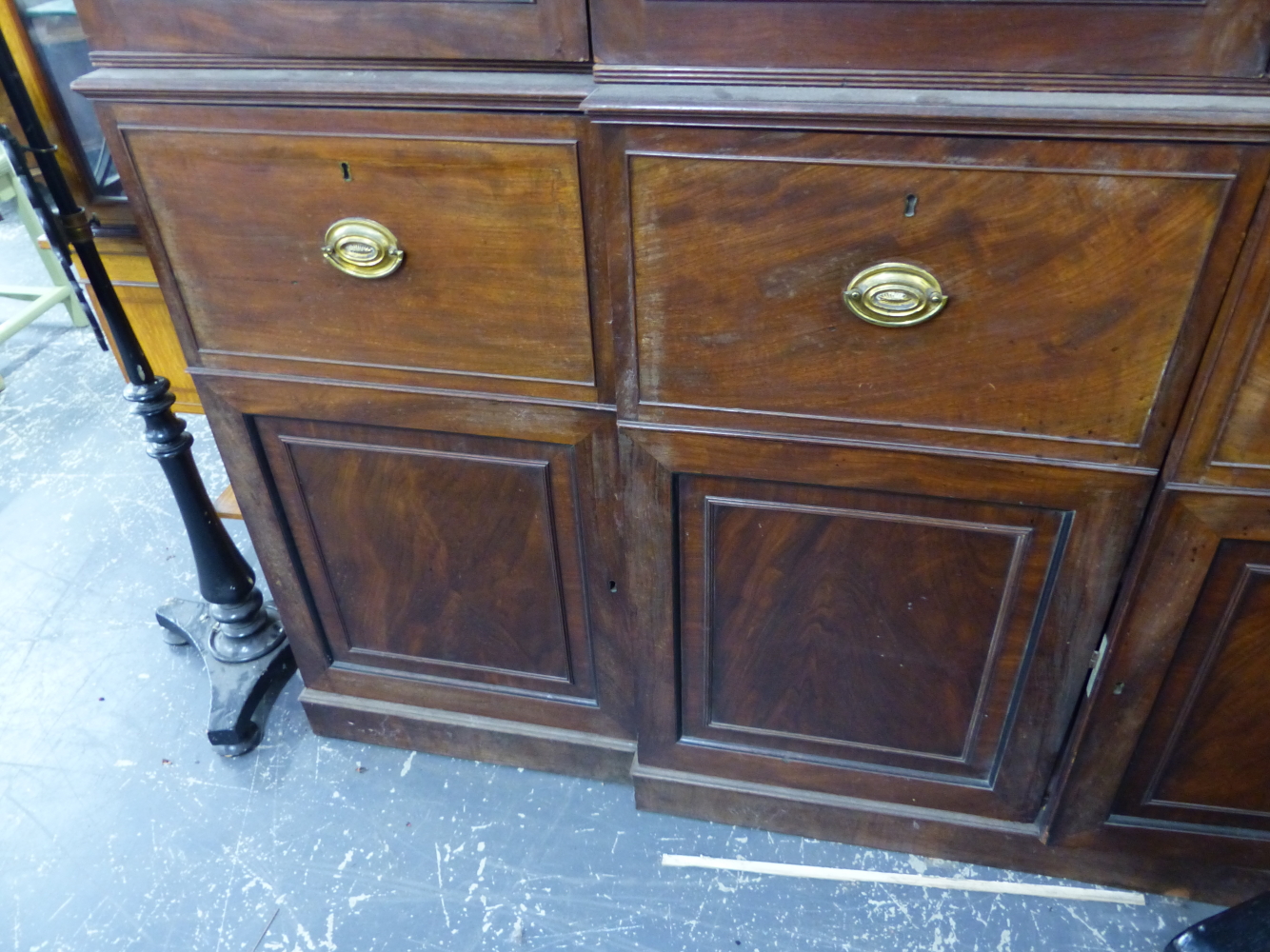 A GEO.III. MAHOGANY SHALLOW BOOKCASE OR APOTHECARY DISPLAY CABINET WITH FOUR GLAZED DOORS OVER PANEL - Image 3 of 6