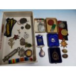 A BOX OF WWI AND WW2 MEDALS FURTHER MILITARY CAP BADGES RAOB JEWELS ETC.